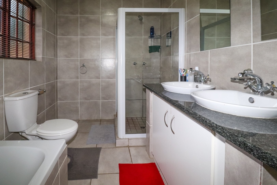 3 Bedroom Property for Sale in Flamwood North West